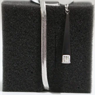 LUXON COLLECTION SİYAH TAŞLI ÇUBUK FİGÜRLÜ ÇELİK GÜMÜŞ RENK KOLYE