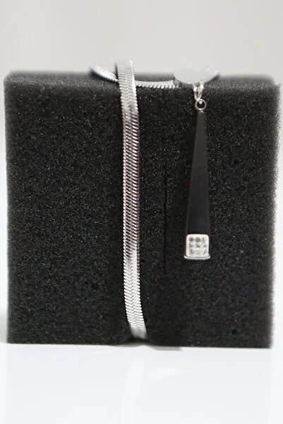 LUXON COLLECTION SİYAH TAŞLI ÇUBUK FİGÜRLÜ ÇELİK GÜMÜŞ RENK KOLYE LUXON COLLECTION SİYAH TAŞLI ÇUBUK FİGÜRLÜ ÇELİK GÜMÜŞ RENK KOLYE